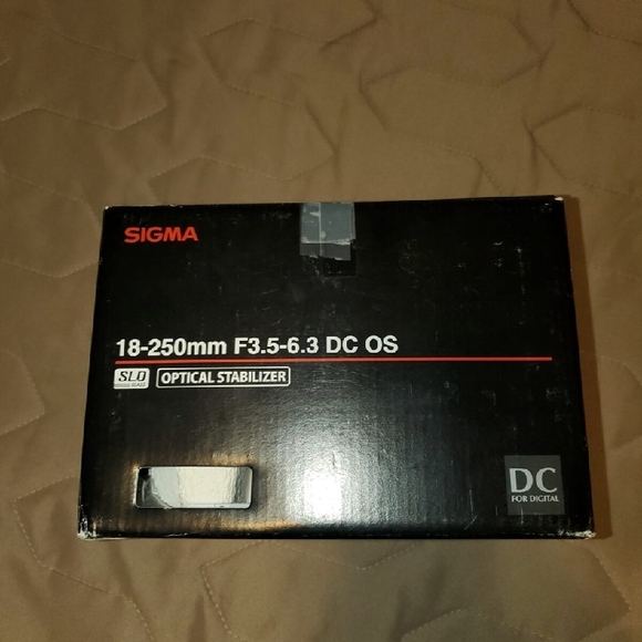 Sigma 18-250mm F3.5-6.3 DC OS Lens - Picture 1 of 4